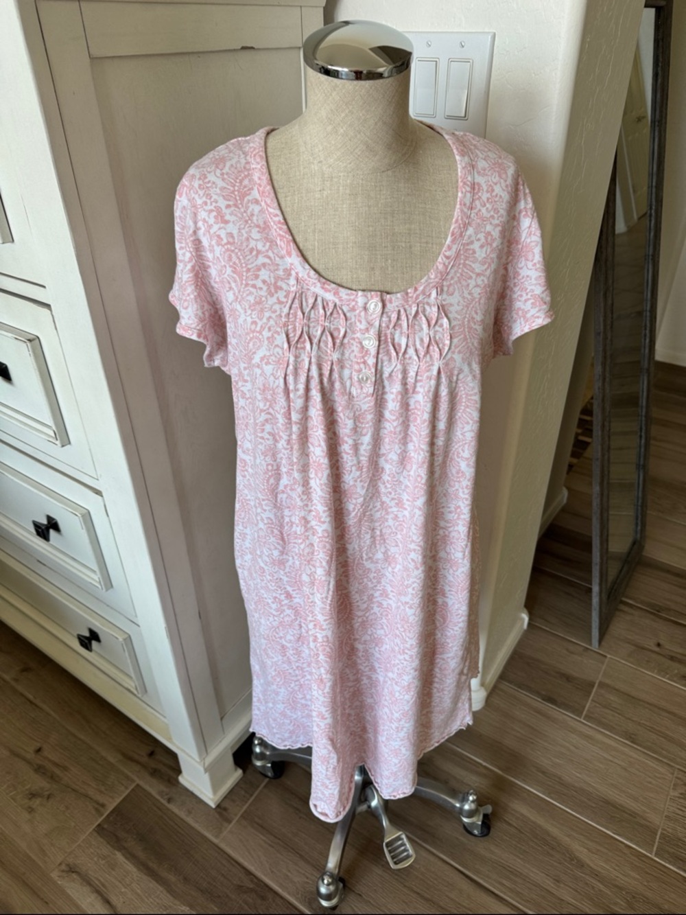 Miss Elaine L nightgown